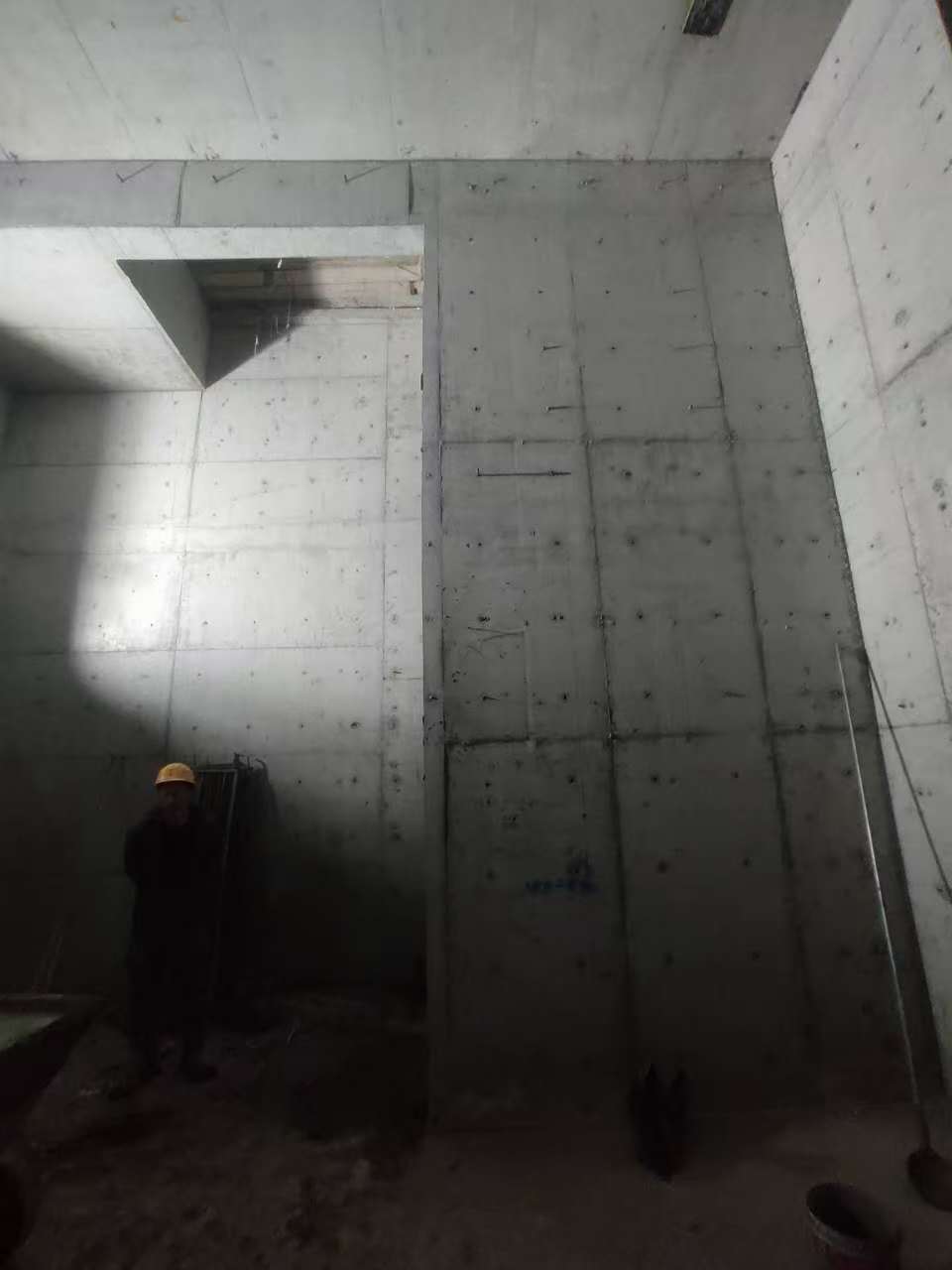 高县墙上开槽钢筋断了有影响吗